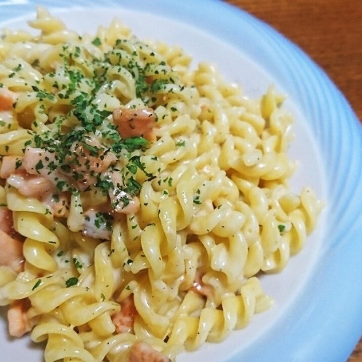 スモークサーモンのクリームパスタ